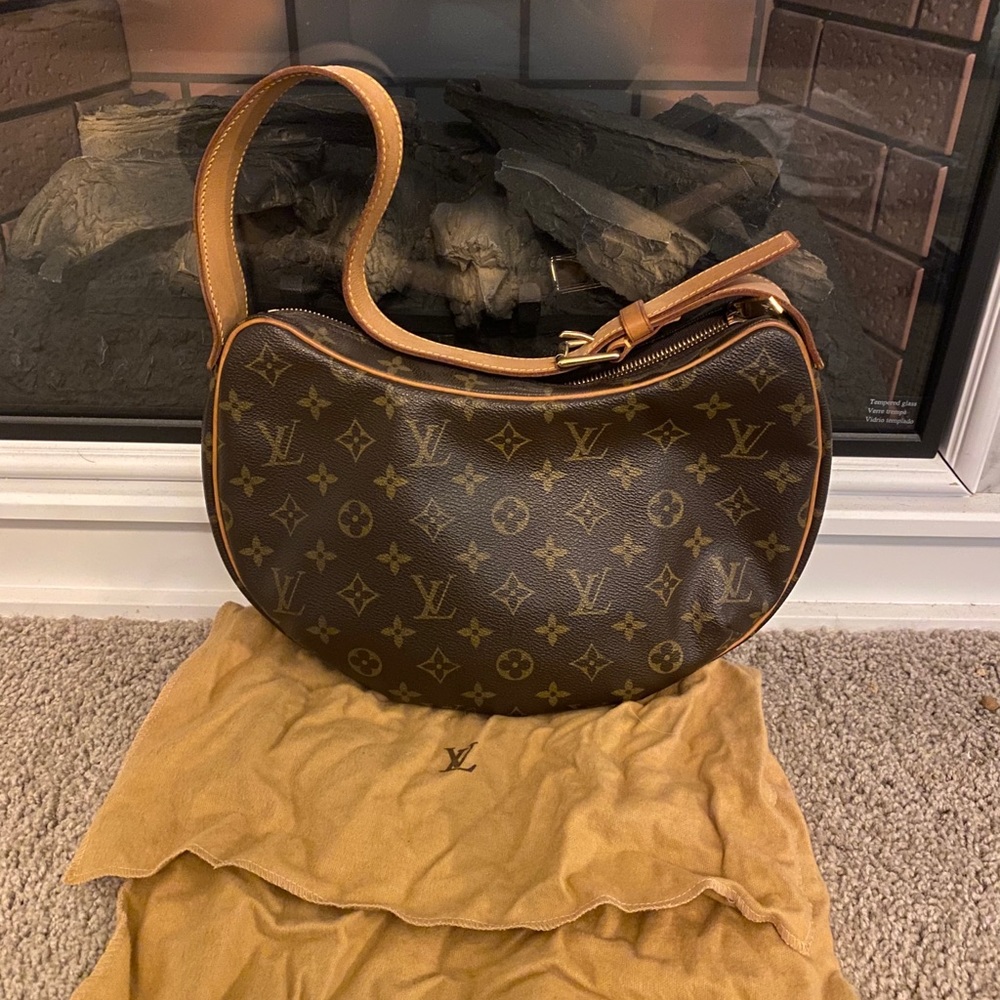 Louis Vuitton croissant mm bag